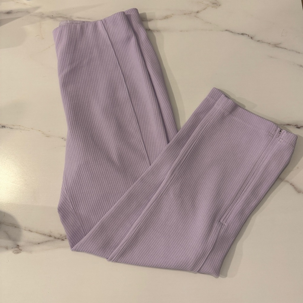 Lululemon – Wundermost Ribbed High-Rise Pant – Women’s 8 – Lilac